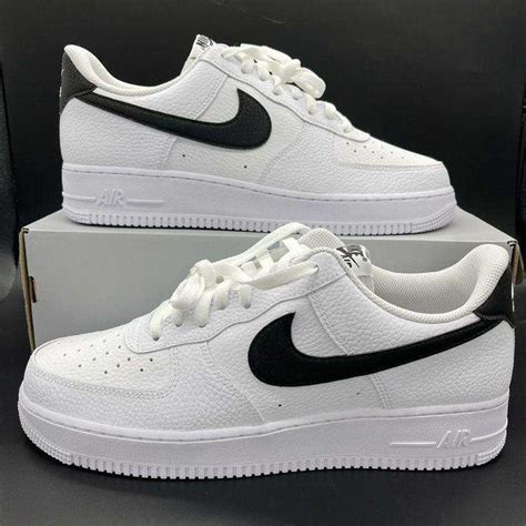 air force mit silbernen nike zeichen|air force 1 Nike sneaker.